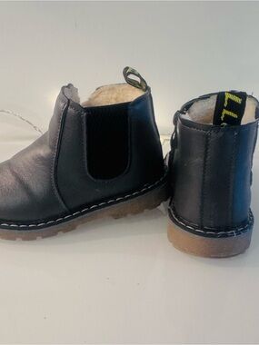Kids Brown Chelsea Boots with Faux Shearling and Pull Tabs